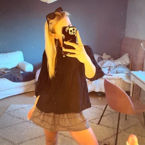 Zara blus❤️❤️ - Så snygg blus som jag klippt från en klänning, passar så fint med kjol🥰inga defekter knappt använd!