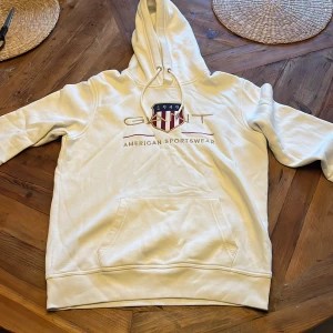 Vit Gant hoodie storlek M - Vit Gant hoodie i bra skick, storlek M, 