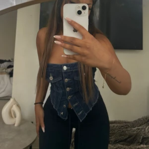 Denim topp - En blå jeans topp som funkar till utgång och vardags’ 💙