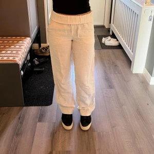 Linnebyxor A design  - Snygga linnebyxor från A design i strl xxs🌟Bild två är lånad💞