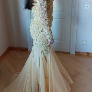 Fest/Bal kläning  - Använd en gång vid ett tillfälle på bröllop.Önskas mer information skriv privat.