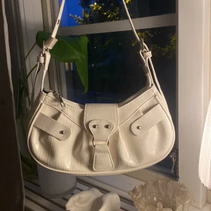 Vit väska - Vit väska,helt oanvänd 