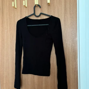 Tröja - Populära tröjan från Gina som är peppen vid händerna 