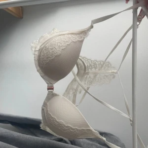 Bh  - BH från Hunkemöller storlek A85  Använd en gång