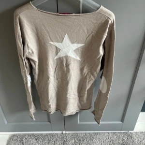 En fin tröja - En snygg tröja som använts ett fåtal gånger💓