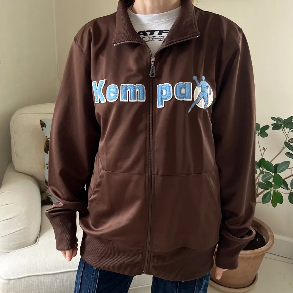 Köpt vintage men super bra skick! . Hoodies.