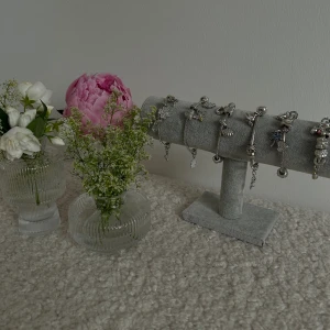 Berlock armband  - Berlock armband Ett armband kostar 150kr 