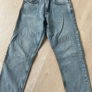 Oanvända Jeans - Säljer pga felköp. Helt oanvända! Strl 28/30