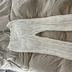 Stickade stranbyxor  - Stickade strandbyxor från shein, super fina och sköna!! Aldrig använda