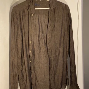 Linneskjorta  - Nu säljer jag min linneskjorta perfekt nu i sommar.  Den är ifrån stenströms och köptes för 2 år sedan  Skick 8/10 Finns fler bilder 