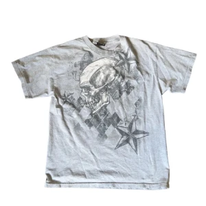 Hybrid tröja - Hybrid tröja i storlek L. Har tvär fett tryck och är i jättebra skick. Kom dm för mer info.