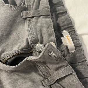  Low wasted byxor -  Säljer Dessa low wasted jeans för att de är för små för mig i storlek 158 / s