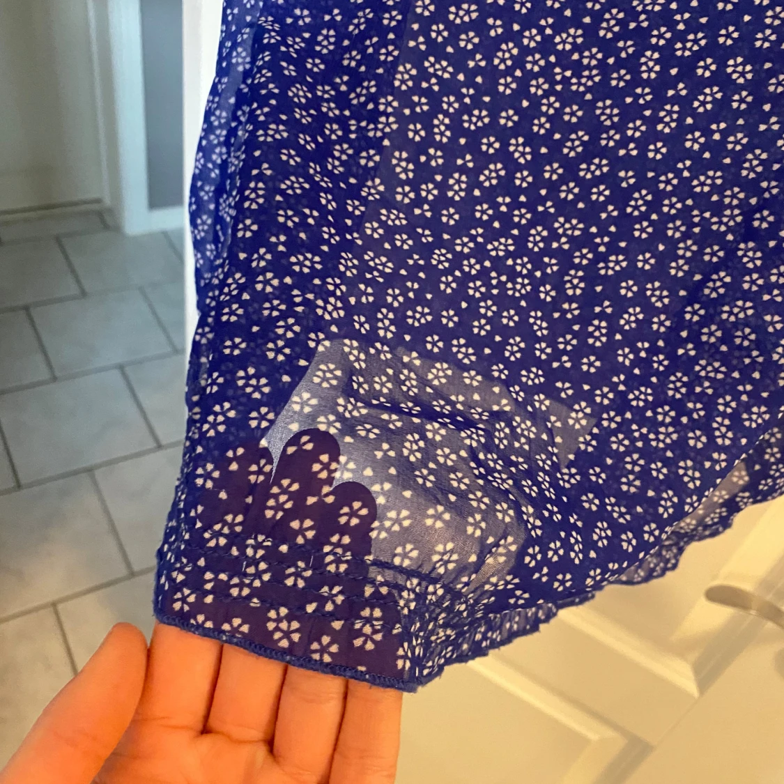 Blå blommig blus från JC - 91