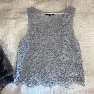 Spetstopp med pärlor - Jätte söt spetstopp med pärlor på, super fint med en fin topp/bh/bralette under 😍😊