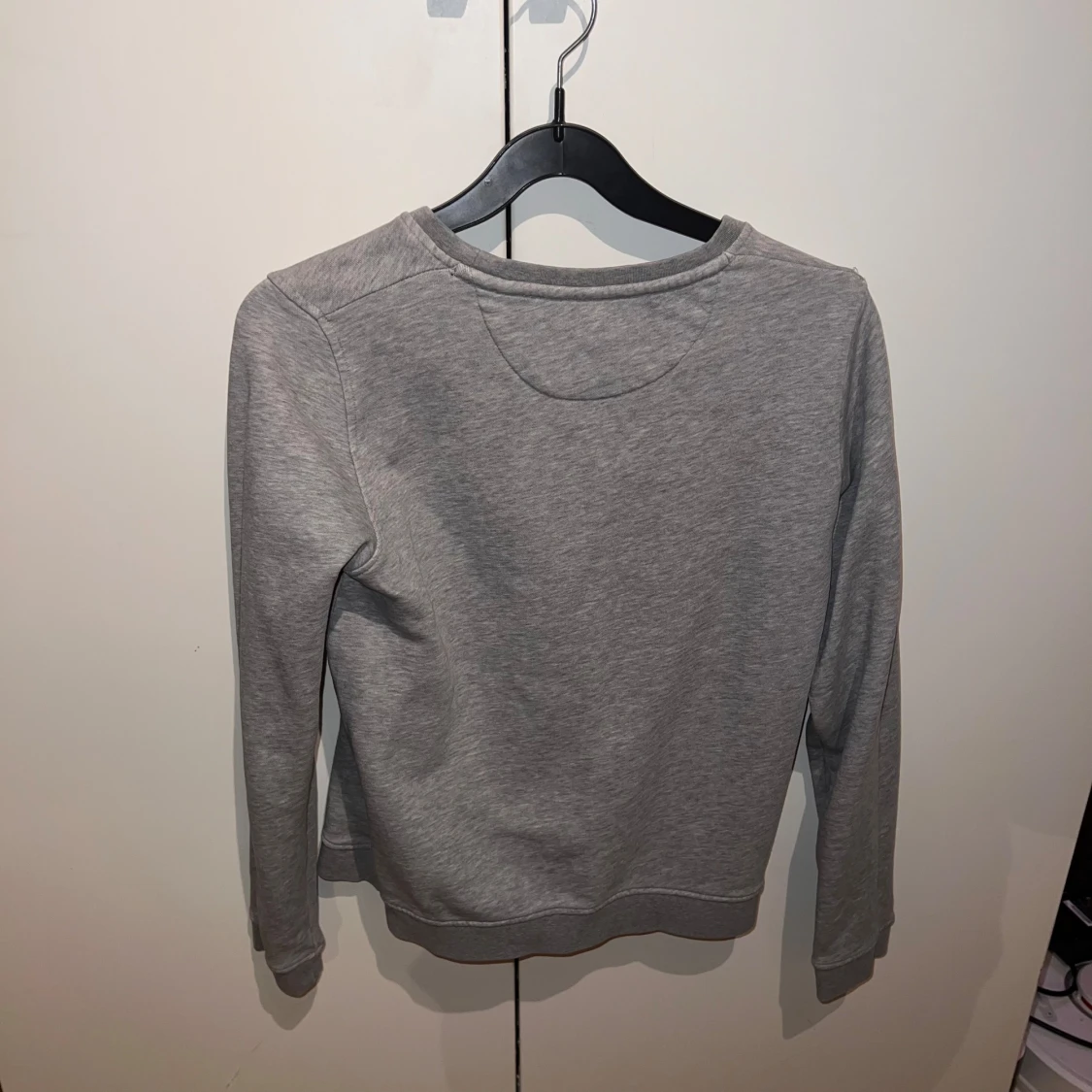 Grå tröja från GANT - 90