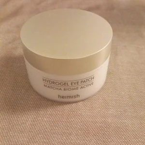 Heimish matcha eyepatch  - Koreanska eyepatches som jag köpte, men använder tyvärr inte. Nästan helt oanvänt, i bra skick. Användes på ett hygieniskt sätt.  