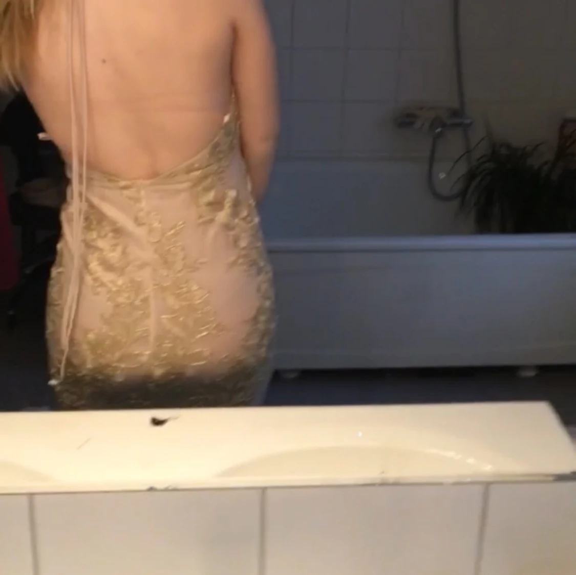 Rosa guldig festklänning - 93