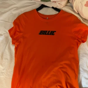 Billie eilish T-shirt - Använd typ 3 gånger sen har den bara legat i garderoben.  från ONLY 