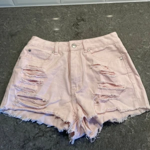 Ljusrosa jeansshorts - Jättesnygga ljusrosa jeansshorts från Denim Co!💘