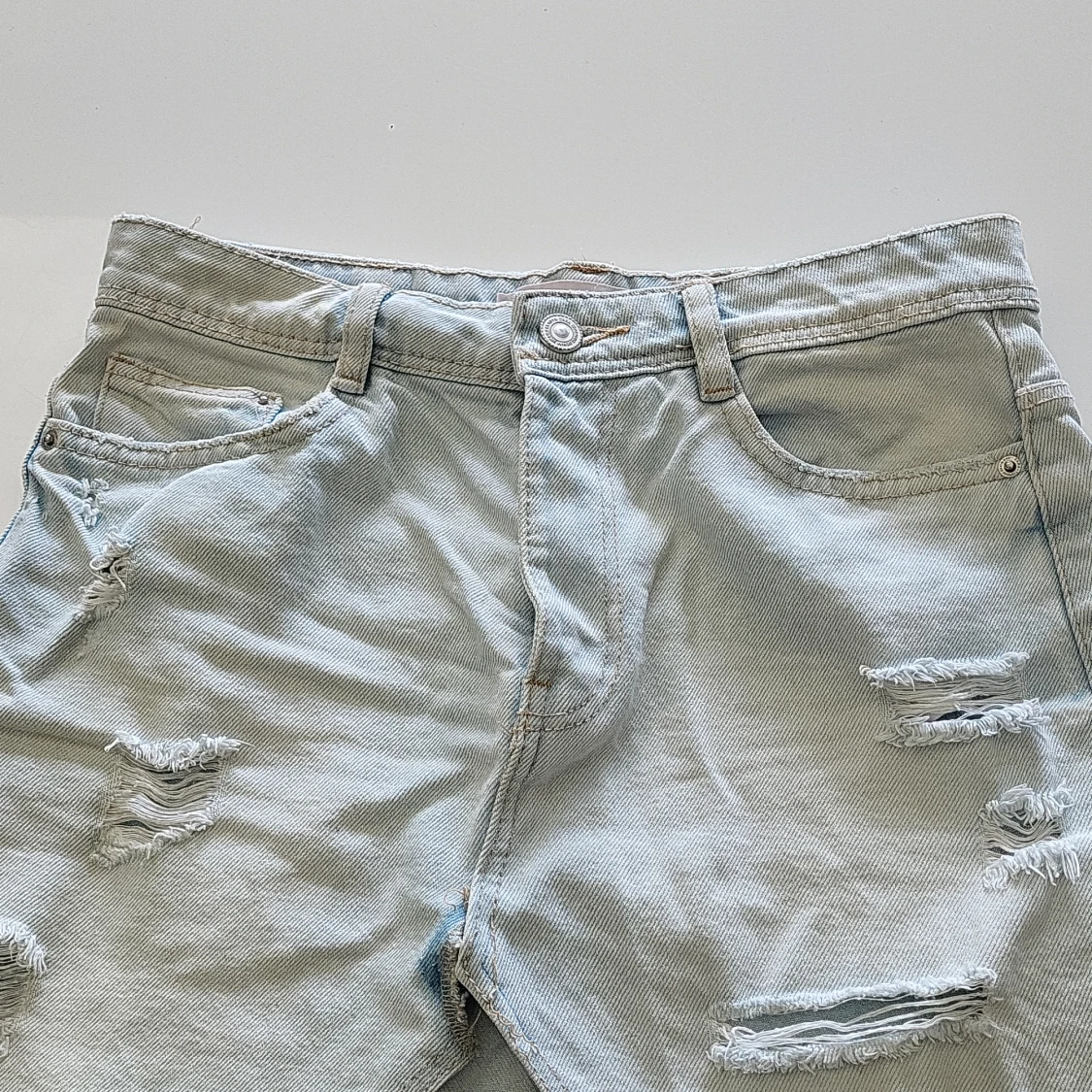 Ljusa jeansshorts från Zara - 93