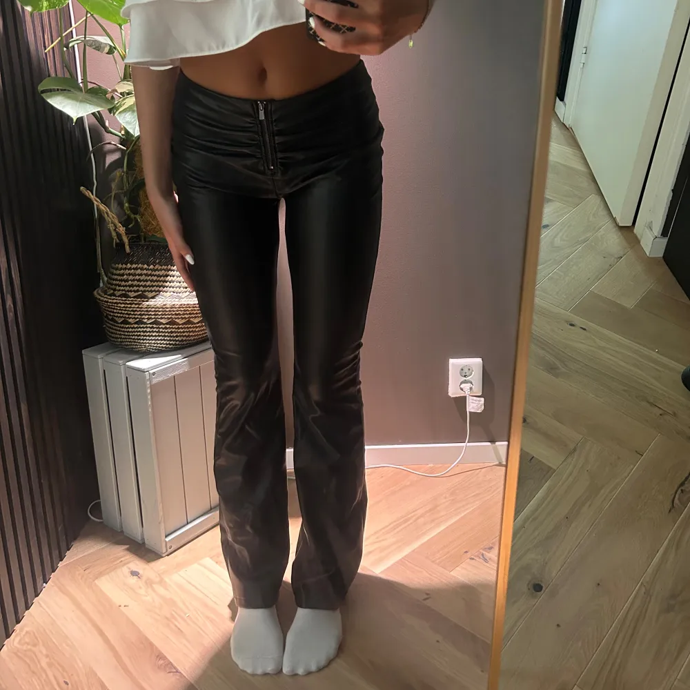 Supersnygga skinnbyxor som inte kommer till användning💕 jag är 178cm💗. Jeans & Byxor.