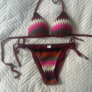 Missoni liknande bikini - Super snygg och trendig missoni liknande bikini💕toppen är 36 och underdelen är 34