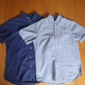 Kortärmade linneskjortor - Kortärmade linneskjortor i mycket gott skick köpta på Dressman. 150 för båda, 85 för en.