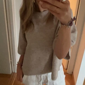 Trekvartsärmad tröja - Jättefin trekvartsärmad stickad tröja från Lager 157, säljer då den inte kommer till användning, väldigt bra skick🫶🏼 