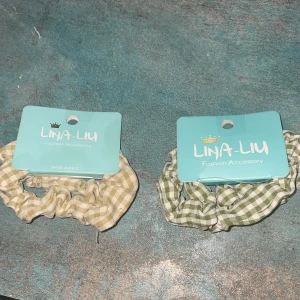 Scrunchies - 2 scrunchies helt nya oanvända! 1 för 25kr 2 för 45kr Dm mej om du är intresserad! 😊