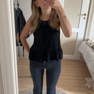 Topp - Såå fin topp från Zara, fortfarande osäker om jag vill sälja😫 den är i storlek M men passar även S.