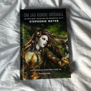 Om jag kunde drömma med illustrationer  - Första delen i första boken av twilight serien författad av Stephanie Meyer och illustrerad av Young Kim❤️ Den är i mycket bra skick och endast läst 1 gång🤩
