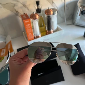 Dior solglasögon - Köpta i Dubai 2017.Använda men i gott skick.Köpta för 5500kr.