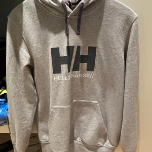 Armani Stone Island Armani HellyHansen - Kläder som bara ligger i garderoben. Fint skicka på alla tröjor knappt använda. Pris kan diskuteras