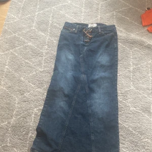 En vintage kjol - Det är ett jeans material 