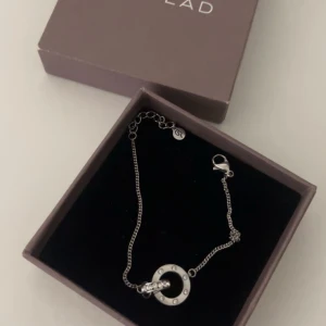 Edblad armband  - Säljer ett fint armband från edblad, som aldrig kommit till användning och är därför i nyskick.💞 Nypris: 400