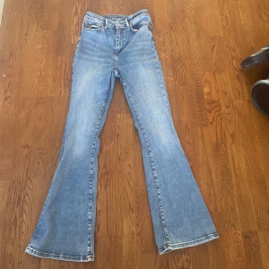Carlings jeans - I stolek Xs och bootcut jeans från carlings.