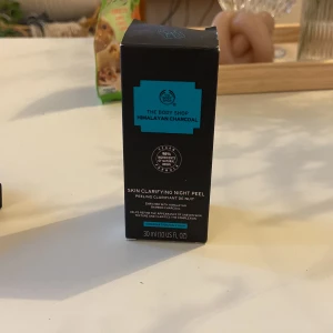 The body shop serum - Skin clarifiyning night peel från the body shop. Aldrig använd eller öppnad. Köparen betalar frakt.