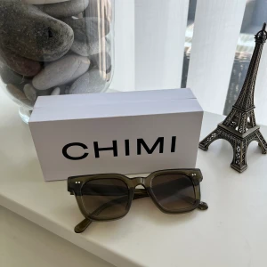 Chimis  - Säljer mina helt oanvända 04 chimis i färgen Green💘Köpta nyligen och har inga defekter! Kan också tänka mig att byta mot ett par 08 chimis. Nypris 1200