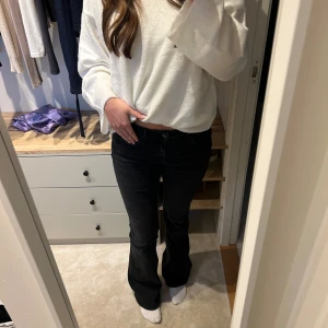 Low waist jeans only  - Säljer dessa oanvända jeans från only. De är i storlek 26/34 tror jag! Passar någon som är 170 och uppåt🙌🏼