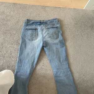 Lågmidjade jeans - Säljer nu mina supersnygga lågmidjade jeans! Perfekta till sommaren 🥰🙌🙌
