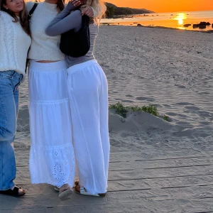 Linnebyxor  - I stolrek M men passar även mig (första 2 bilderna) som har XS/S. Är 172cm lång. Köpta på h&m 