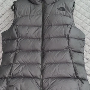 North face väst  - North face väst för dam Gott skick Storlek- S Nypris- ca 1600kr Mitt pris-900kr