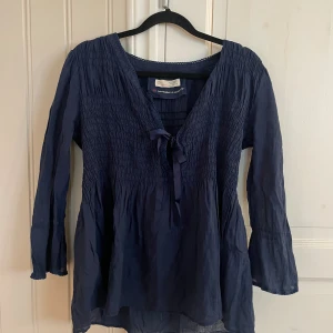 Mörkblå oddmolly blus - Supersöt odd molly blus storlek S