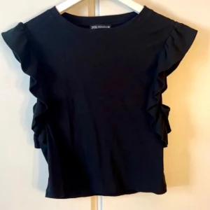 Zara topp - Topp från Zara i storlek M men passar även S, fint skick! 💗