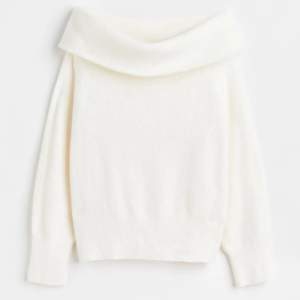 Säljer denna fina vita of shoulder tröjan från Hm. Lite nopprig men annars som ny. Nypris : 250kr