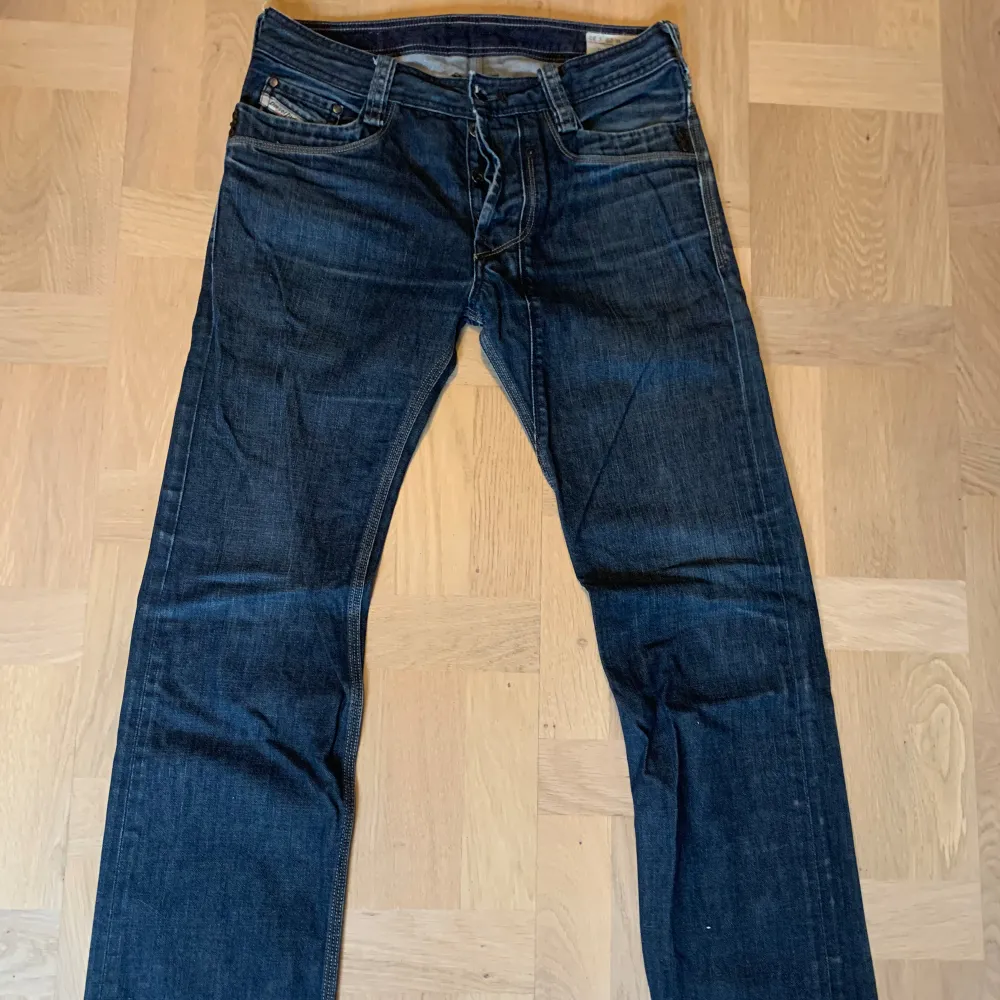 Fina diesel jeans | lite urtvättade och någon liten defekt | kom med frågor . Jeans & Byxor.