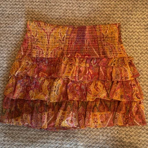 Zara kjol - Intressekoll på min älskade volangkjol från zara❤️‍🔥❤️‍🔥Så fint skick!!