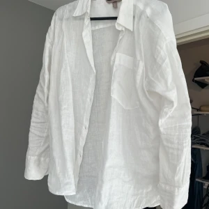 Linneskjorta - Snygg linneskjorta perfekt till sommaren, aldrig använd!