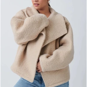 Kappa Gina tricot - Superfin kappa från Gina tricot i storlek S🤍 använd fåtal gånger så inga defekter, inte nopprig osv! Nypris 600.