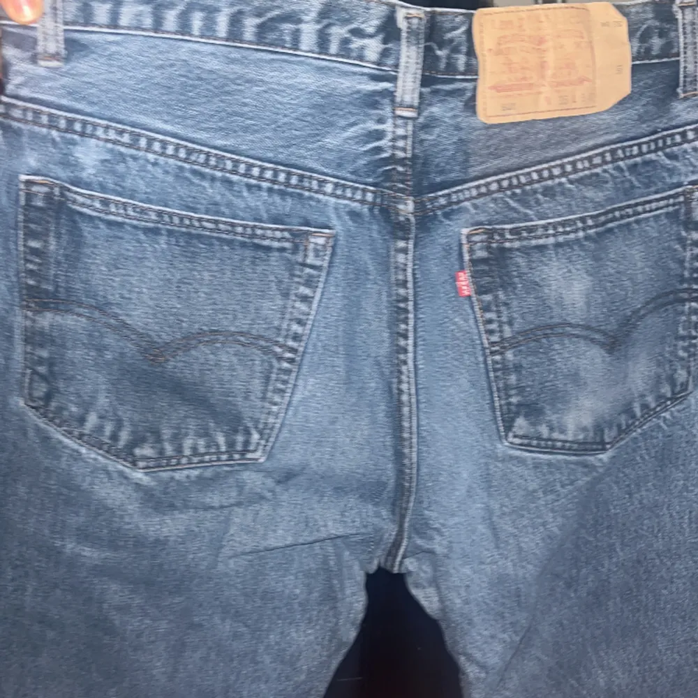 Snygga Levis shorts nytt pris 670kr inte använda pågrund av att de inte passar i storlek.. Jeans & Byxor.